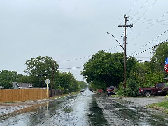 4th image of 2166 Aransas Ave