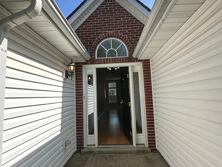 516 Millpond Rd — Photo 2
