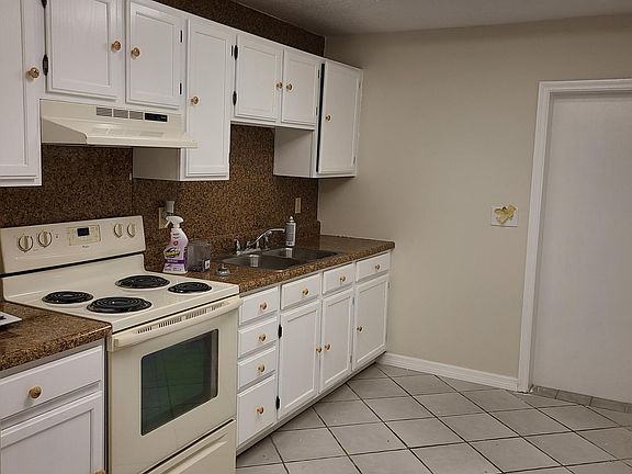 3rd image of 1345 Lake Dr #A