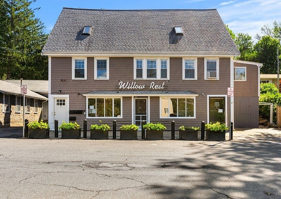 1 Holly St, Gloucester, MA 01930 MLS 73162604 Zillow