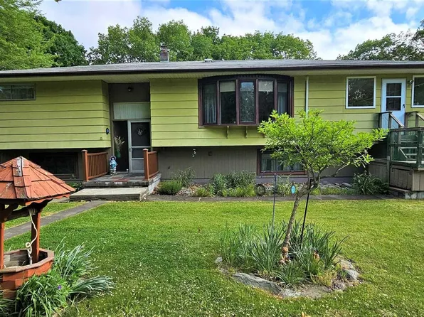16 CHAPMAN Circle, Poughkeepsie, NY 12601