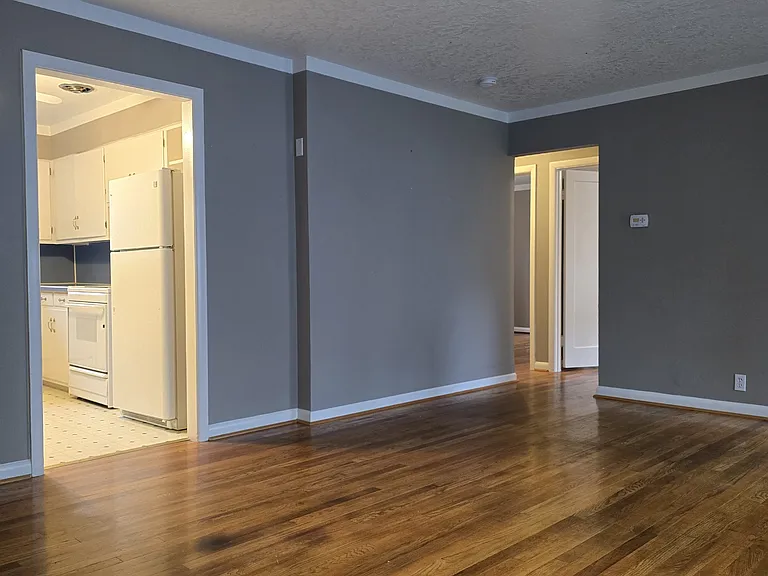 583 Delmar Dr N — Photo 6
