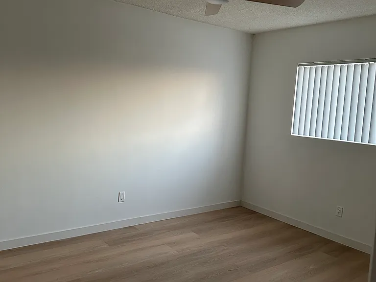 8016 Owensmouth Ave #10 — Photo 5