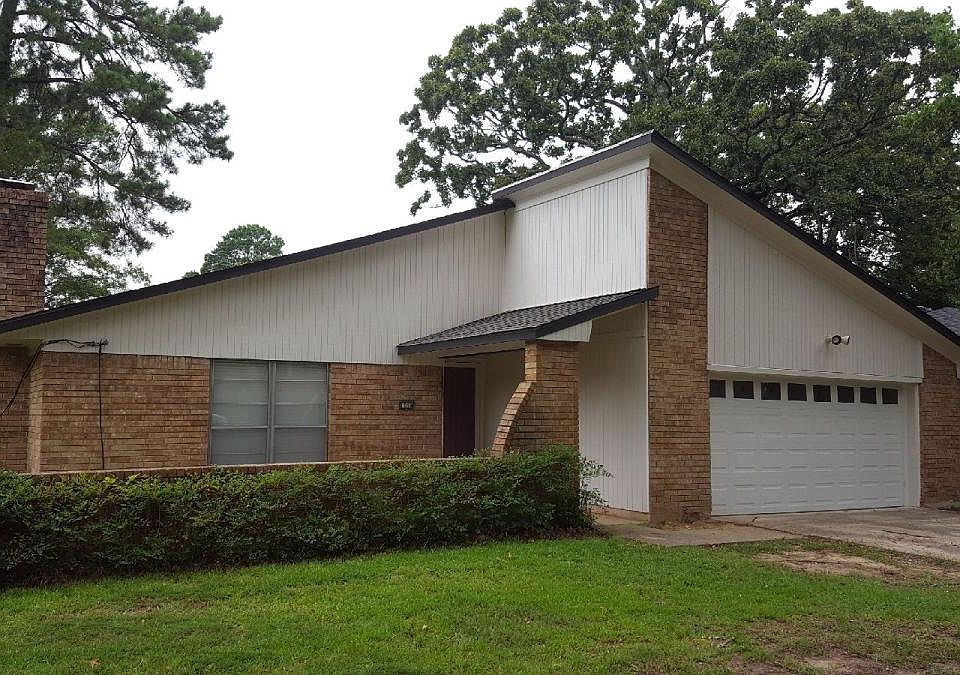 1st image of 1058 Woodshire Cir