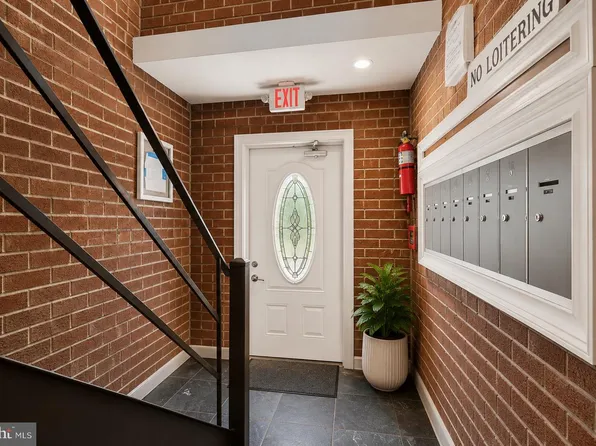 4820 C St SE APT 103, Washington, DC 20019