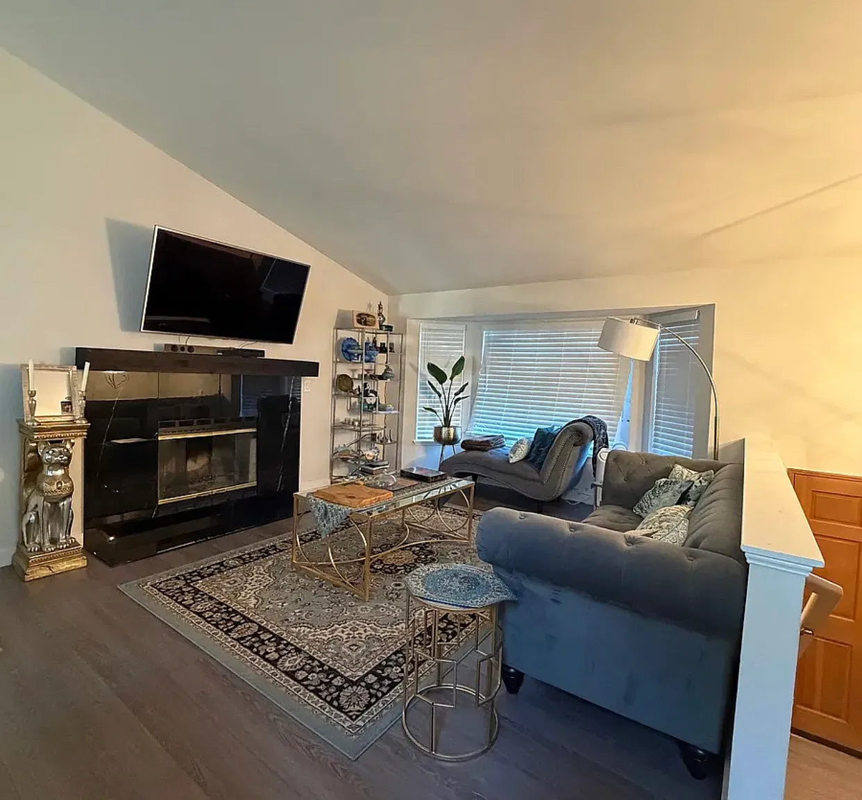4 bed, 2060 sqft, $3,744 — Photo 2