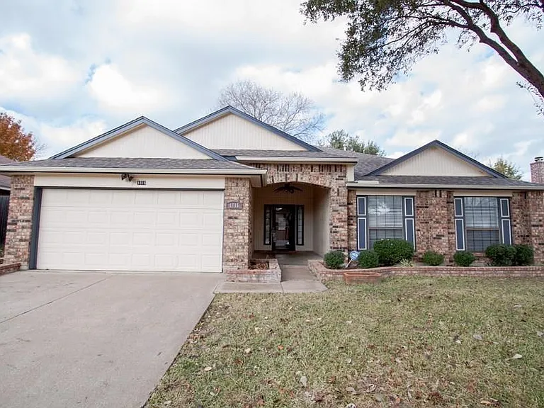 1816 Chatham Dr — Photo 1