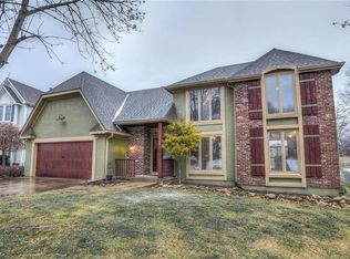 2428 NW Shady Bend Ln, Lees Summit, MO 64081