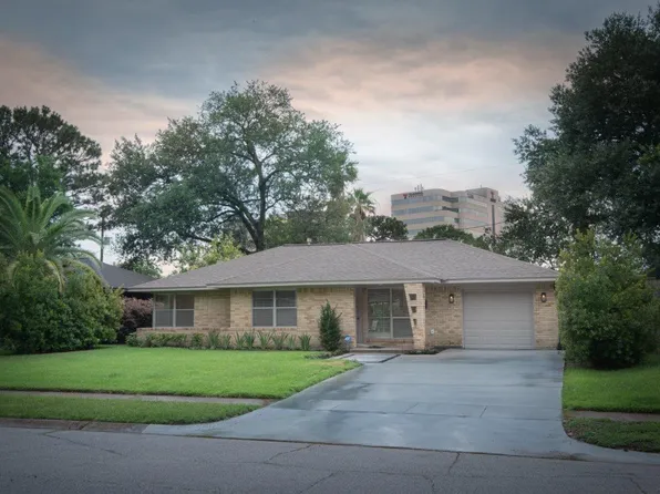 1135 Stonecrest Dr, Houston, TX 77018
