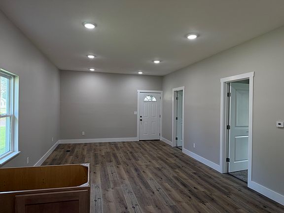 5th image of 315 W 4th St