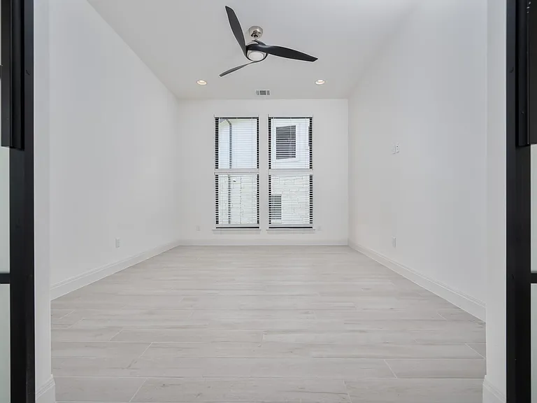 2502 Sunset Vista Cir — Photo 21