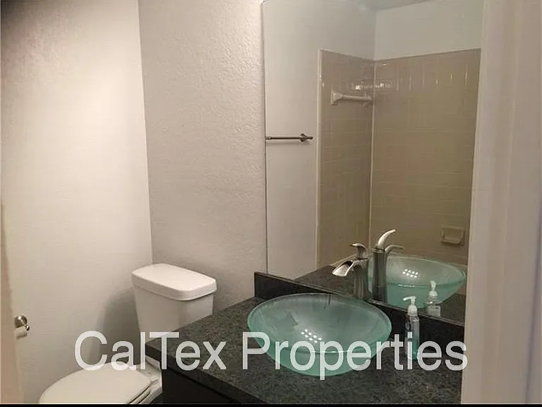 6413 Whitehurst Dr — Photo 8