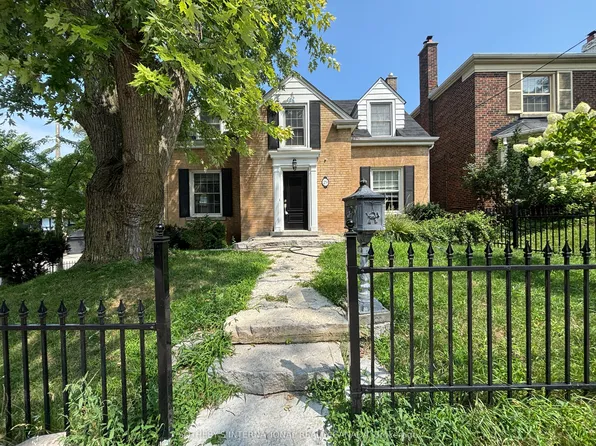 29 Highbourne Rd, Toronto, ON M5P 2J1