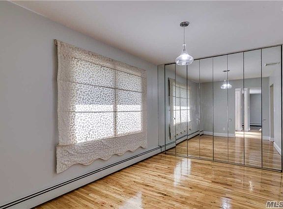 5th image of 9 Dickens Ave