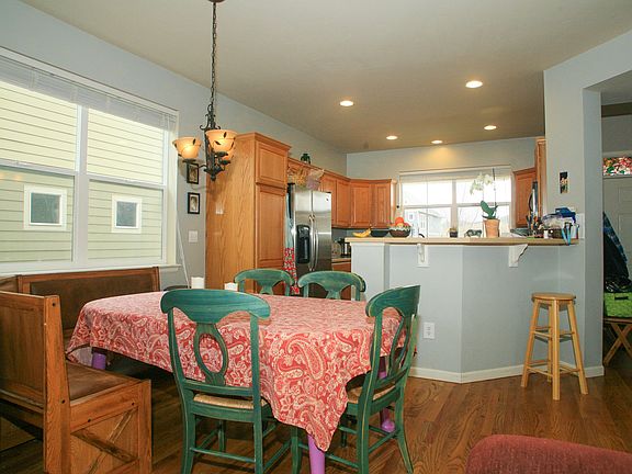 5th image of 367 Greenhorn Ave