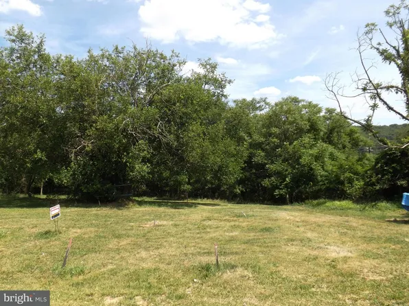 108 Finch Dr, Berkeley Springs, WV 25411