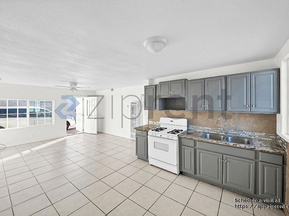 1st image of 301 Maxine Ave