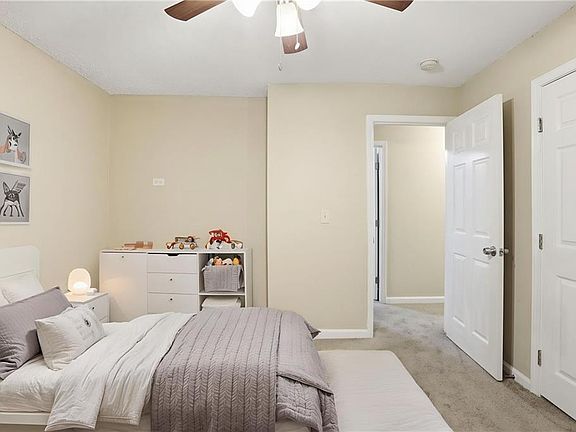 5th image of 914 Mercury Dr NW