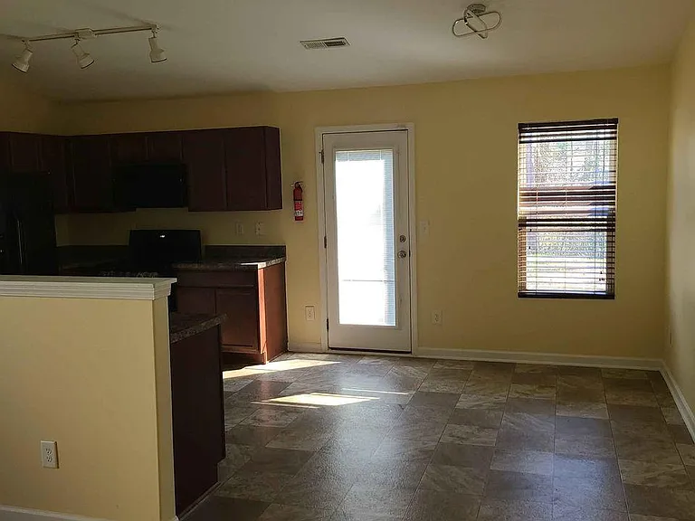 933 Capetown Ln — Photo 12