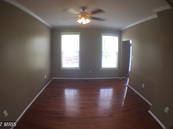 4th image of 18 Pinehurst Ln