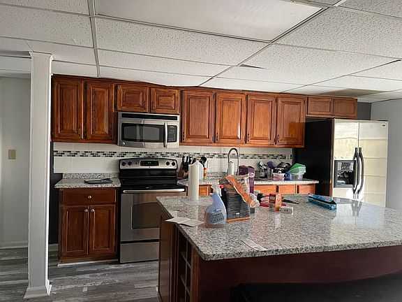 3rd image of 1312 Vineyard Dr SE