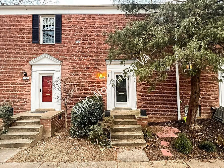 3592 Martha Custis Dr #303