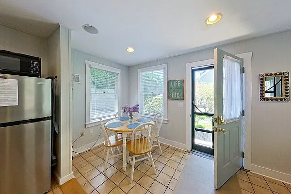 2 bed, 925 sqft, $1,950 — Photo 3