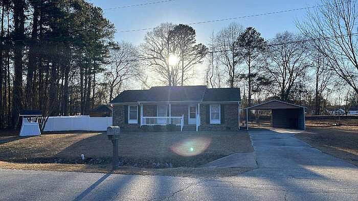 1st image of 608 Simpson Dr