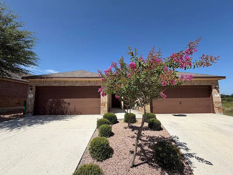 104 Stacy Ln — Photo 1
