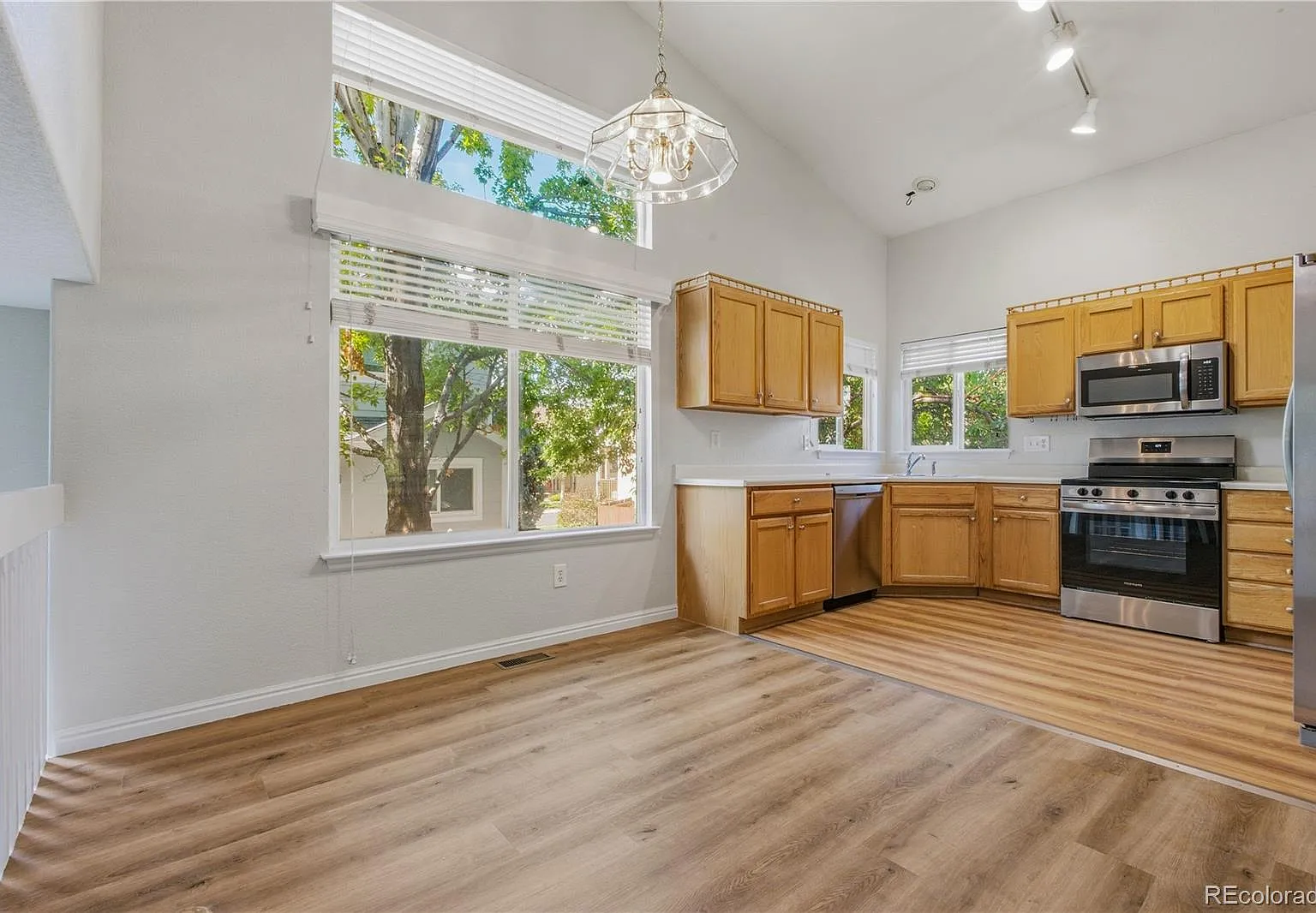 3 bed, 2.5 bath, 1422 sqft, $3,000 — Photo 4