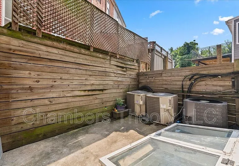 533 Florida Ave NW #2 — Photo 3