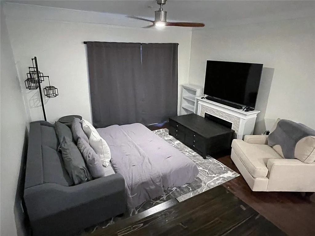 1 bed, 1.0 bath, 784 sqft, $3,000 — Photo 1