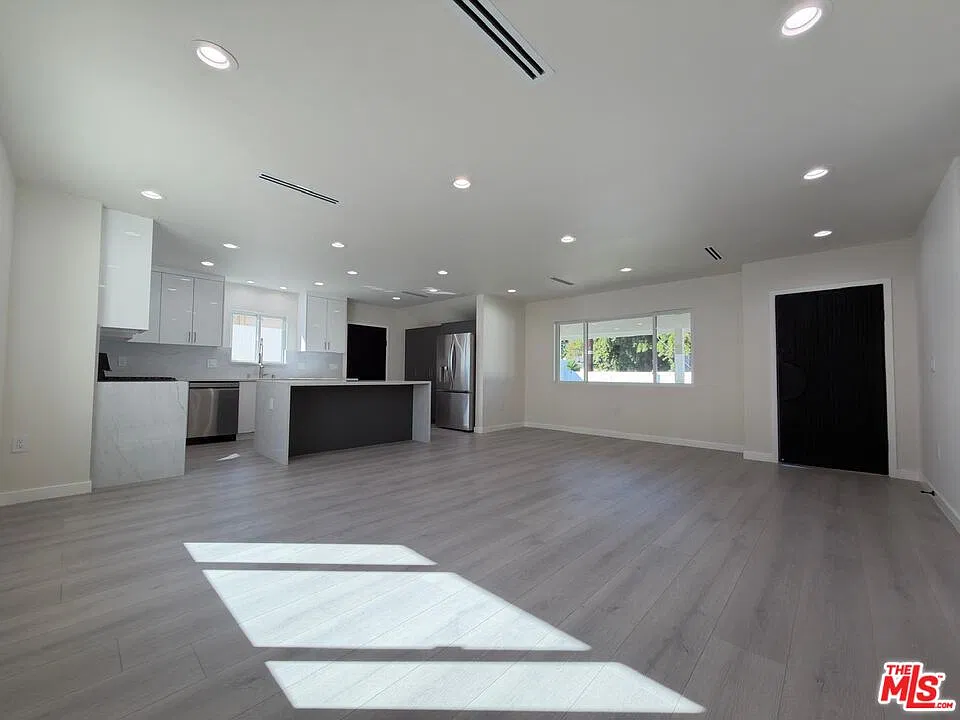 3 bed, 2.0 bath, 1500 sqft, $4,500 — Photo 2