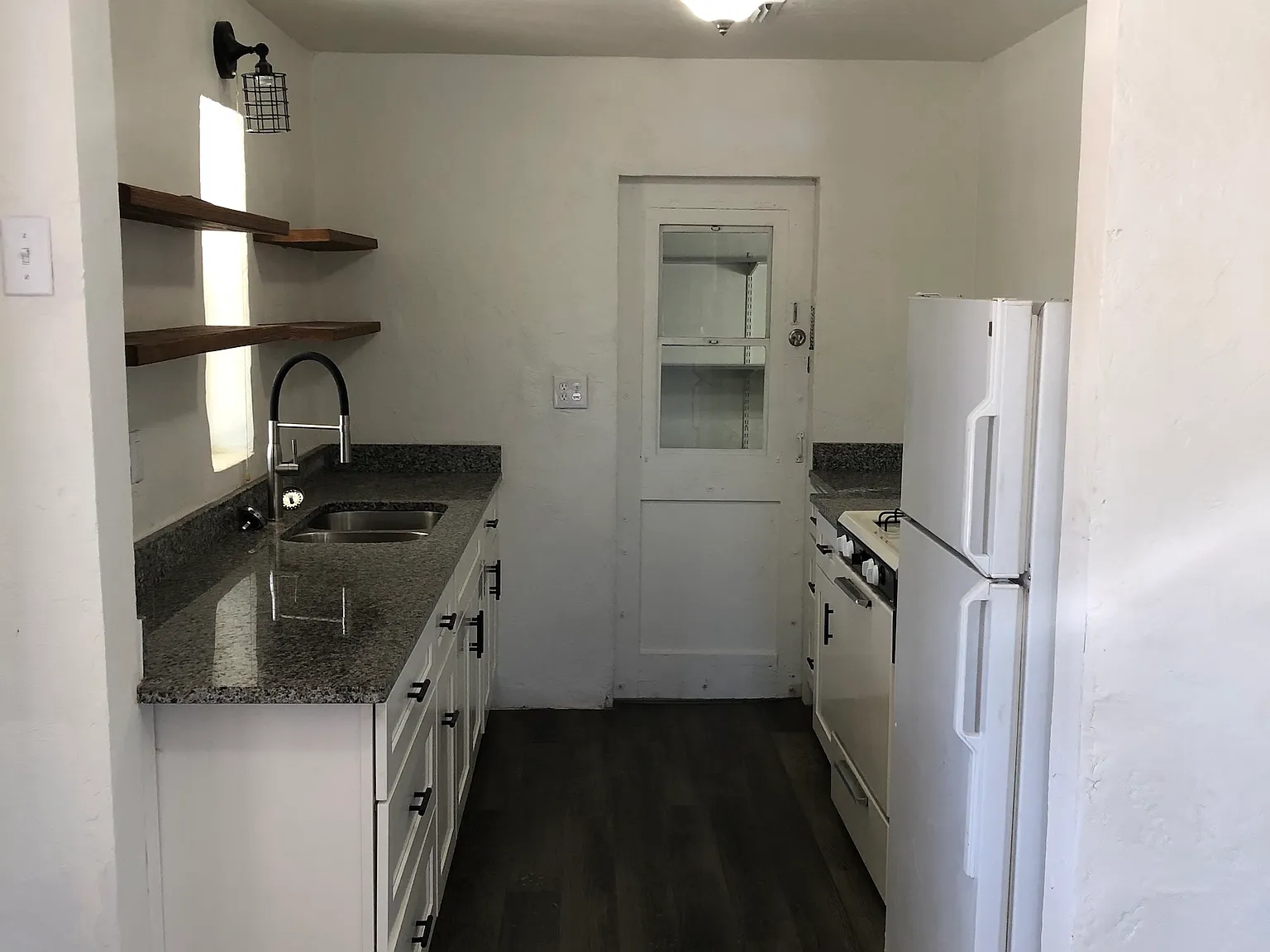 2 bed, 861 sqft, $1,300 — Photo 3