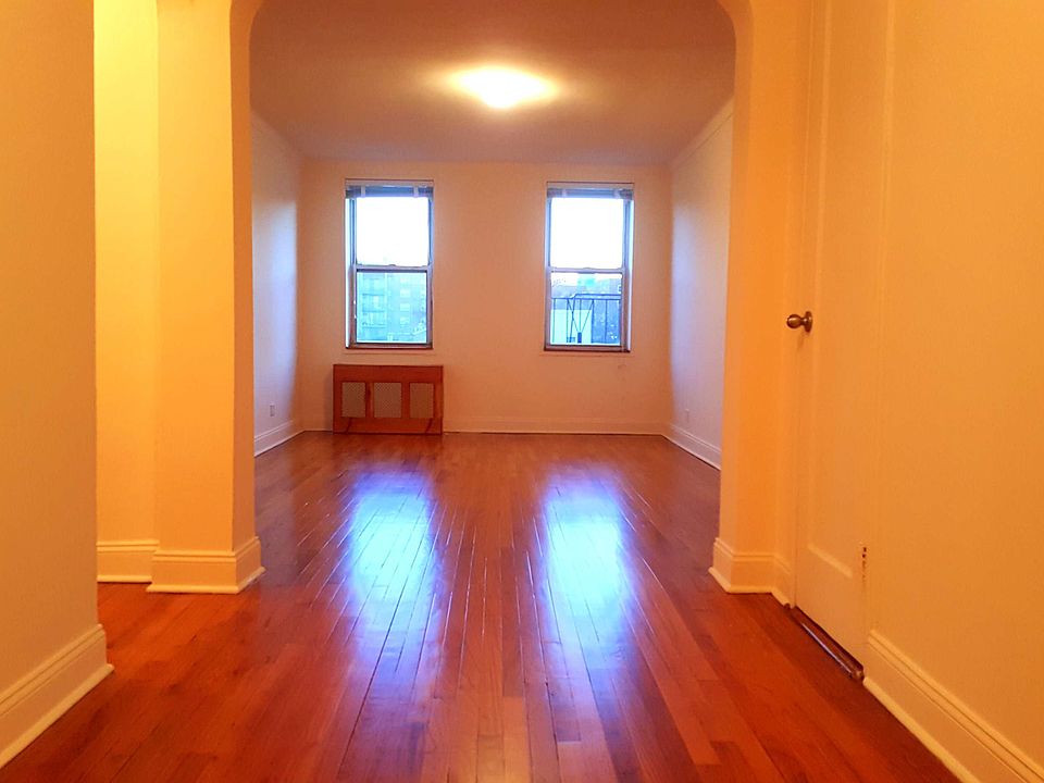 1st image of 13510 Grand Central Pkwy APT 605