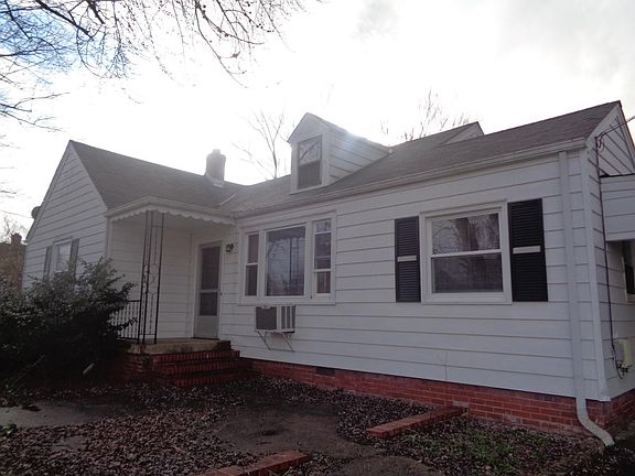 2nd image of 2422 Homeview Dr