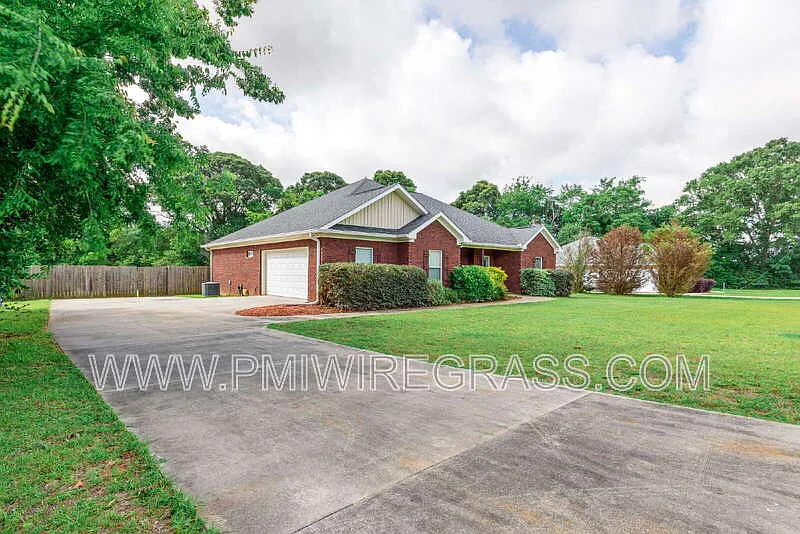 4 bed, 2.0 bath, 1811 sqft, $2,250 — Photo 4