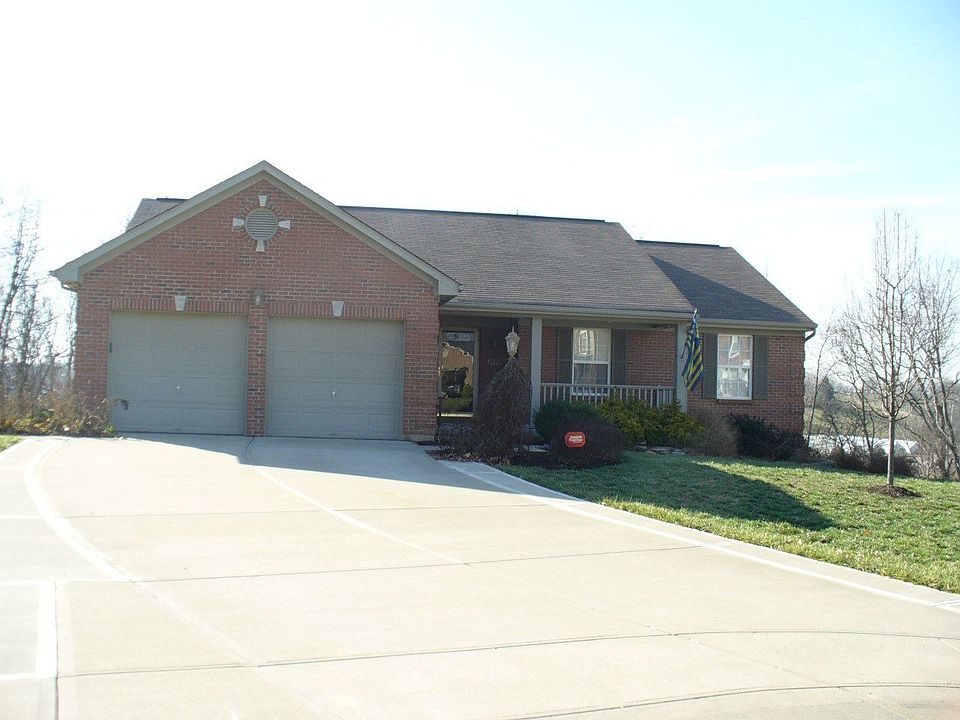 All brick ranch w/ Trex Decking