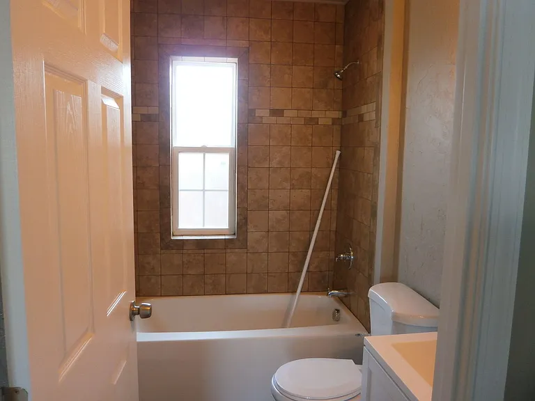 Elm Terrace Apartments — Photo 21