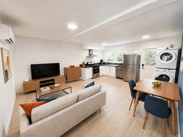 1226 S Manhattan Place — Photo 1