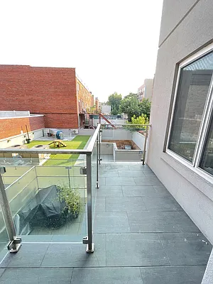 Rented by Bouklis Group | media 7