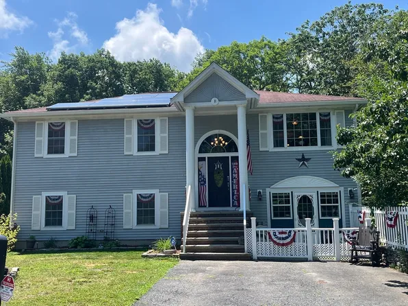 793 Montgomery St, Fall River, MA 02720
