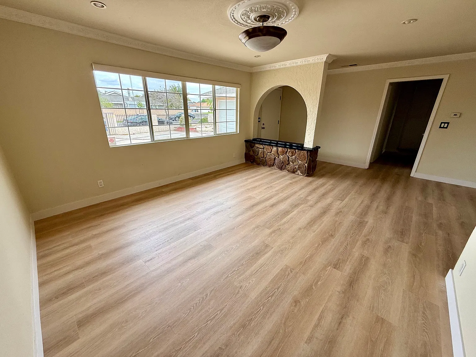 4 bed, 1500 sqft, $4,395 — Photo 2