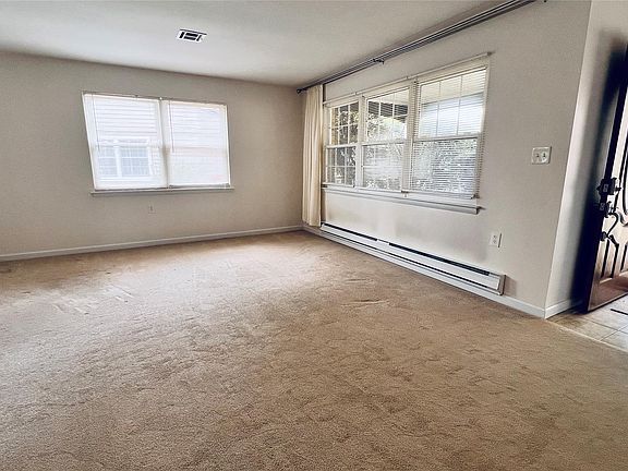 4th image of 257 Edinburgh Drive