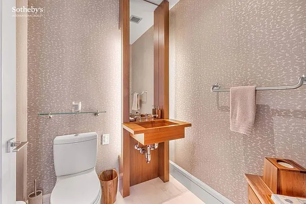 Sold by Sotheby's International Realty | media 10