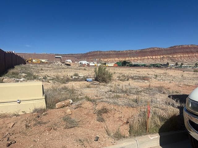 2nd image of 425 S Commerce St