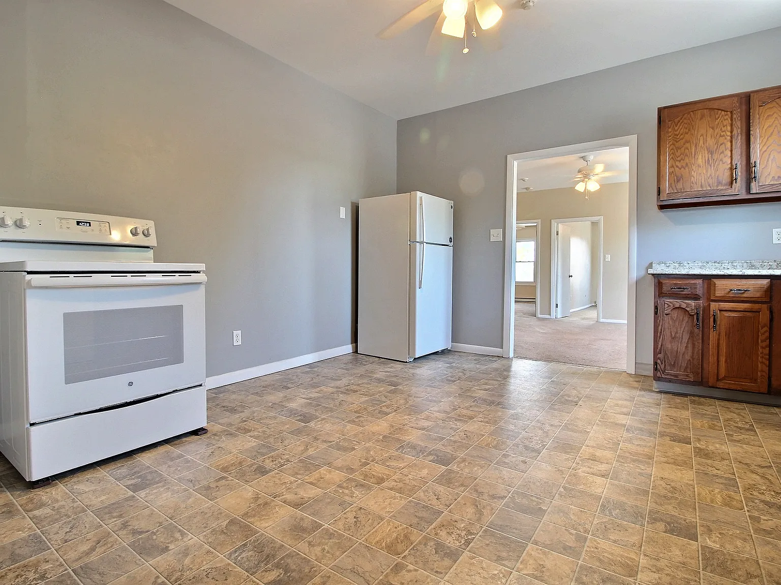 2 bed, 900 sqft, $2,000 — Photo 3