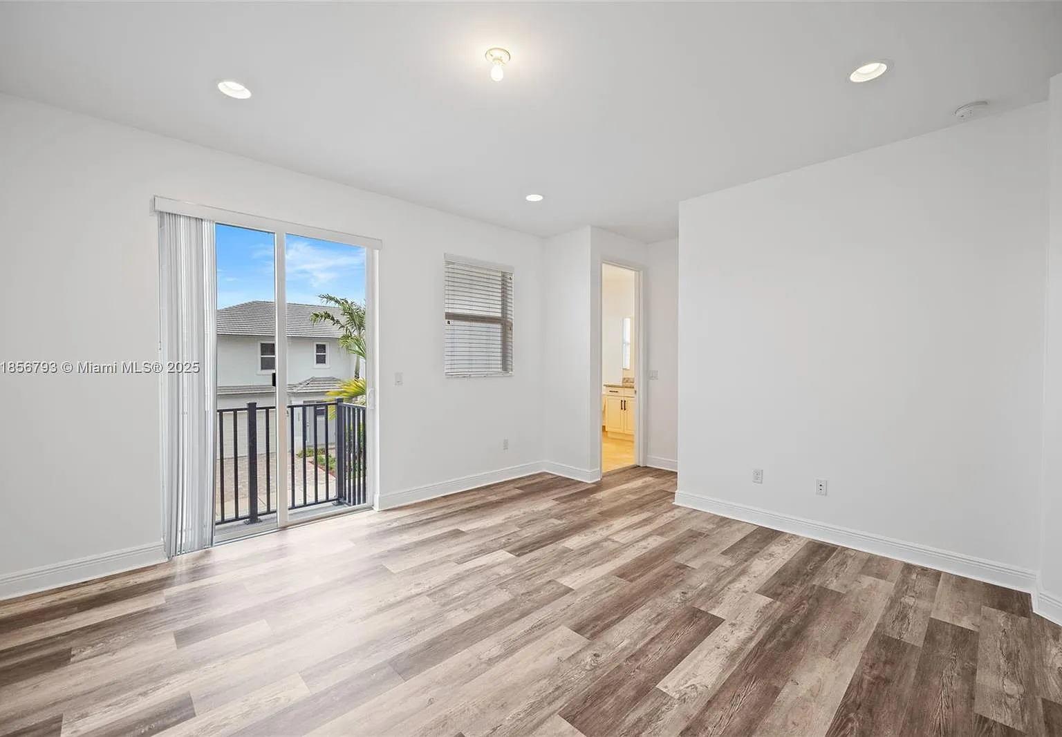 3 bed, 2.5 bath, 1775 sqft, $3,300 — Photo 4