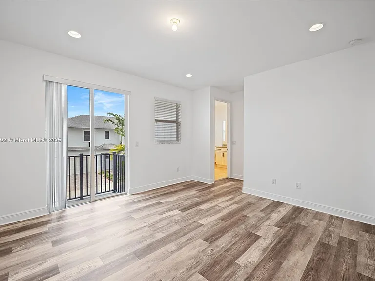 6907 Pines Cir — Photo 4