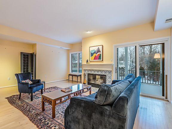 3rd image of 285 Mulholland Ave
